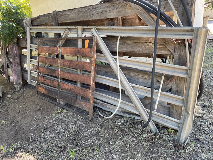 #3670-•-metal-gates-image-3