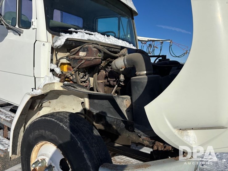 1998-freightliner-fl80-image-21