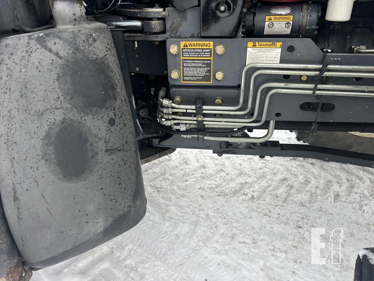 new-holland-tv140-image-26