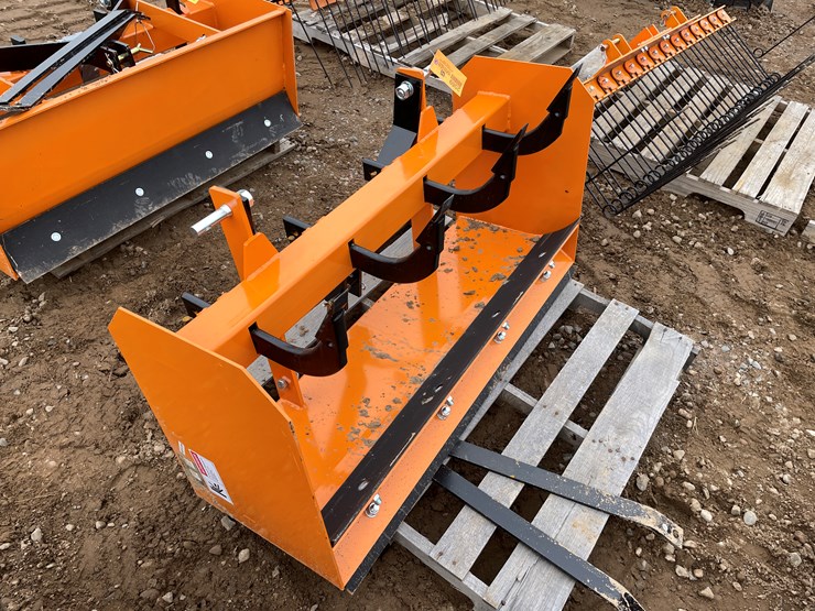 #2089-•-unused-2025-wolverine-square-scraper-attachment-image-1