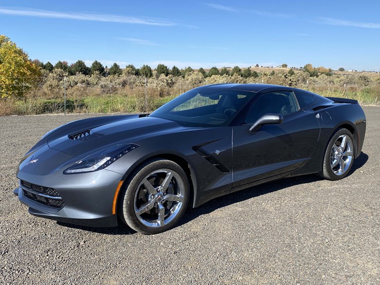 2014-chevrolet-corvette-stingray-coupe-image-1