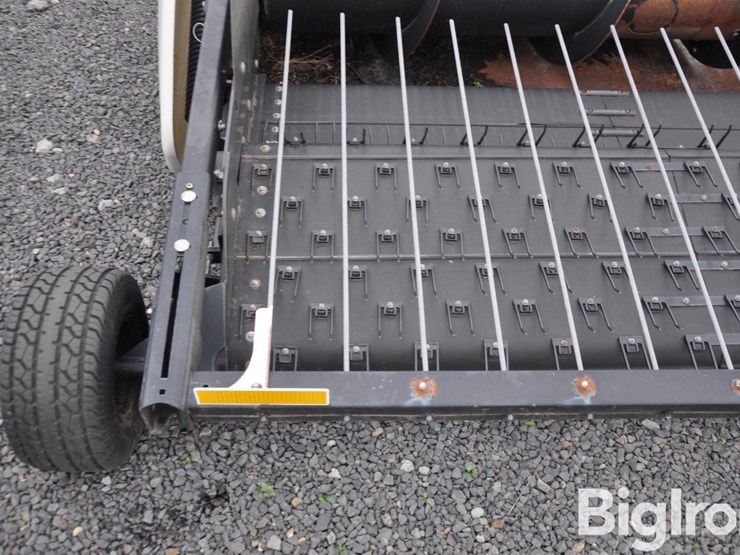 claas-450-swath-up-15'-pick-up-header-image-9