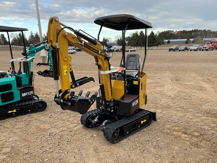 #9222-•-2025-unused-cfg-mini-excavator-image-1