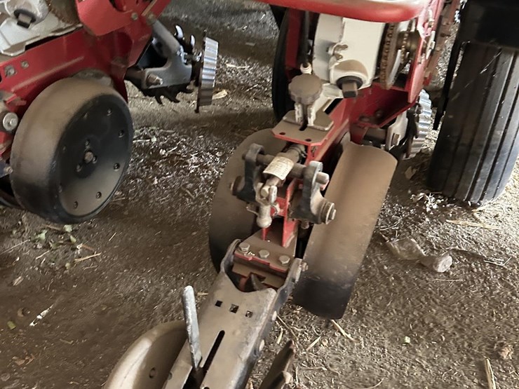 2004-white-8516-image-7