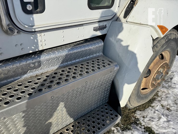 2014-kenworth-t370-image-21