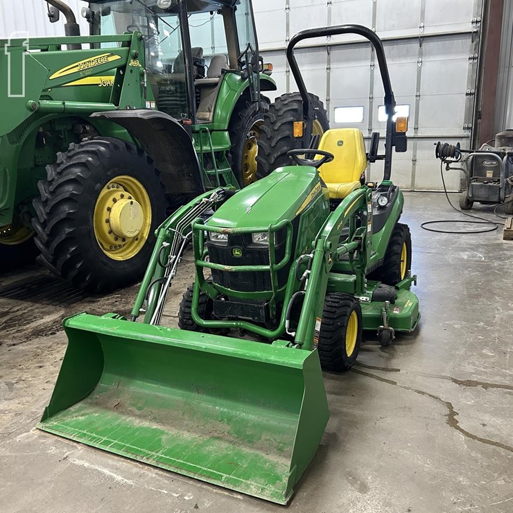 JOHN DEERE 1025R