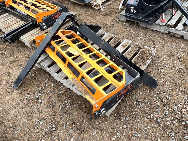 #2059-•-unused-2025-landhonor-pallet-fork-attachment-image-2