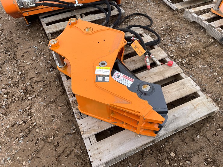 #2077-•-unused-2025-wolverine-hydraulic-clamp-attachment-image-3