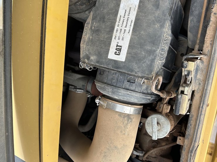 caterpillar-420d-image-56