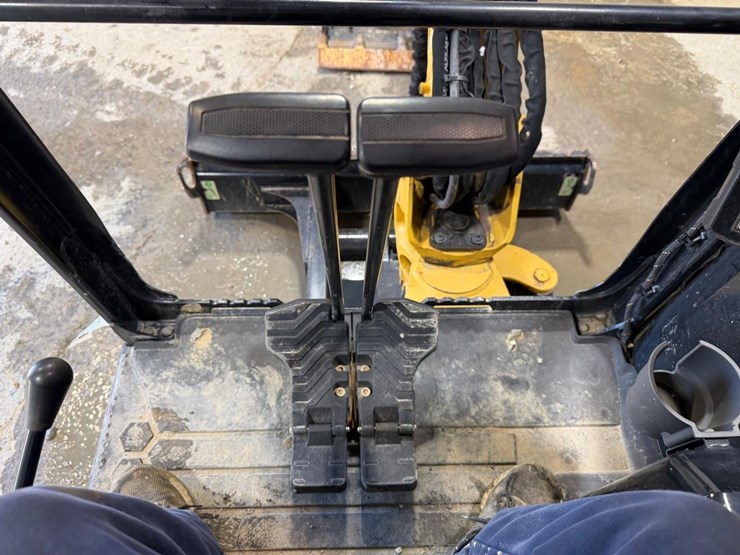 caterpillar-303cr-image-33