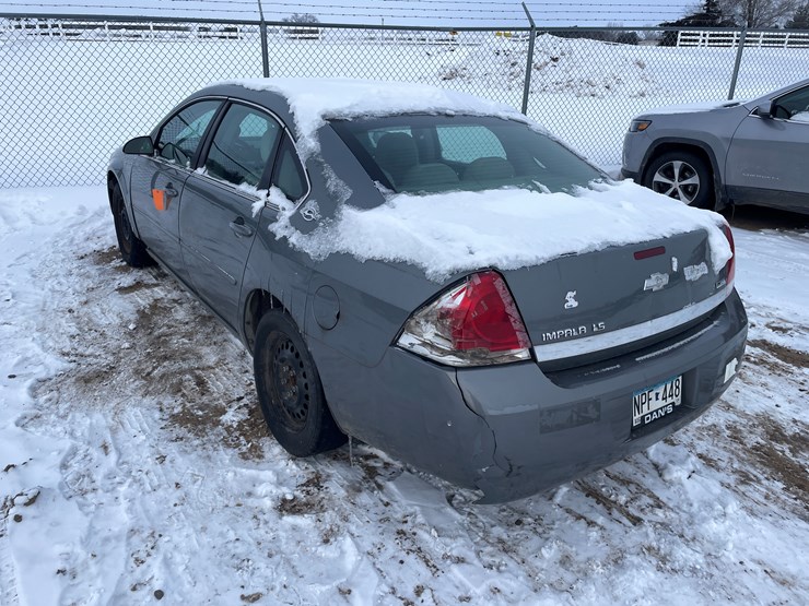 #1173-•-2008-chevrolet-impala-ls-(has-mn-title)-image-2