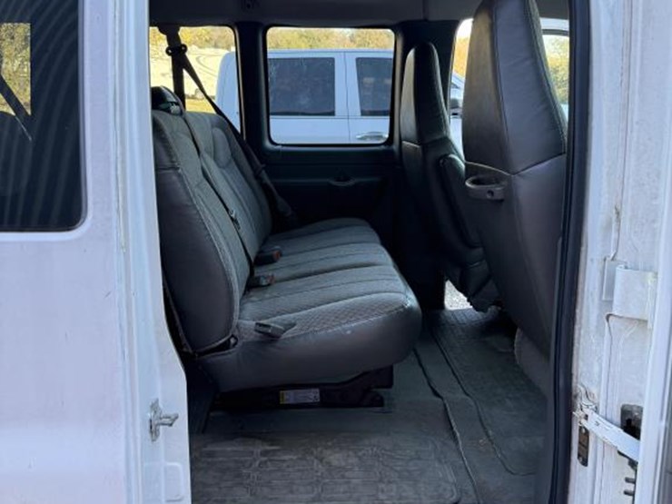 2006-chevrolet-3500-image-15