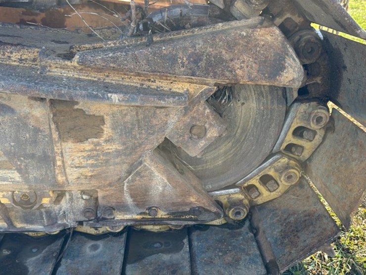 caterpillar-d4h-image-13