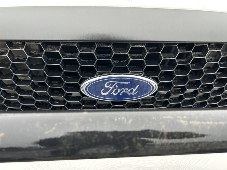 2004-ford-crown-victoria-sedan-image-14