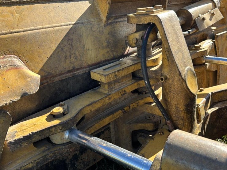 caterpillar-d4h-image-31