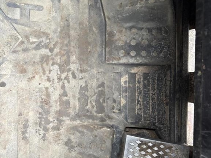 2006-caterpillar-246b-image-31