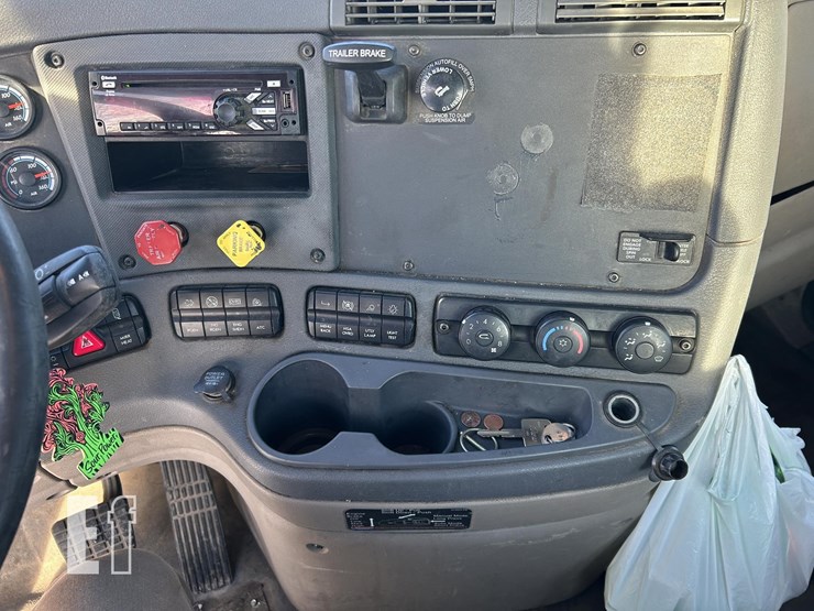 2018-freightliner-cascadia-125-image-42