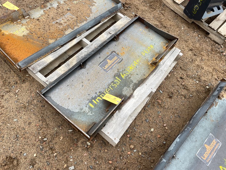 #2071-•-unused-2025-landhonor-skid-steer-universal-adapter-plate-attachment-image-1