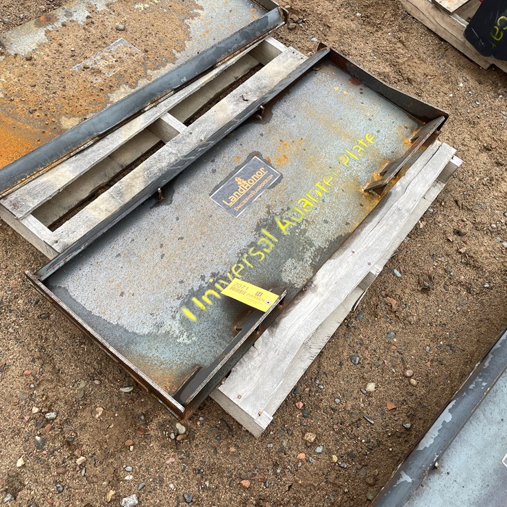 #2071 • Unused 2025 Landhonor Skid Steer Universal Adapter Plate Attachment