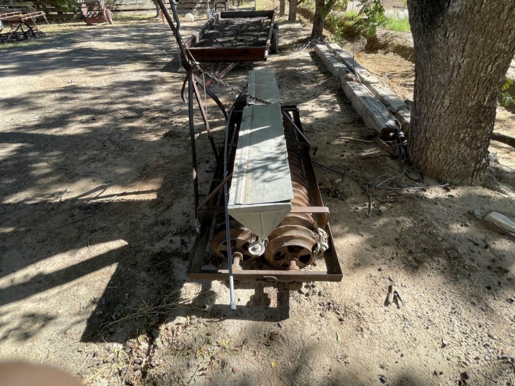 #3657-•-custom-hitch-pull-seeder-image-11