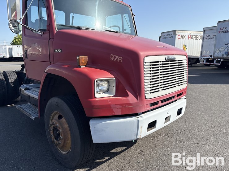 freightliner-fl70-image-14