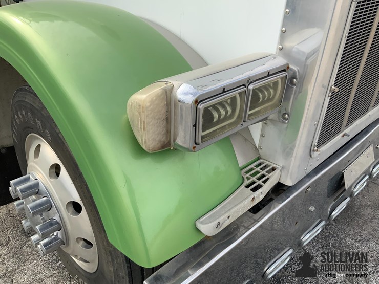 2006-peterbilt-379-image-12