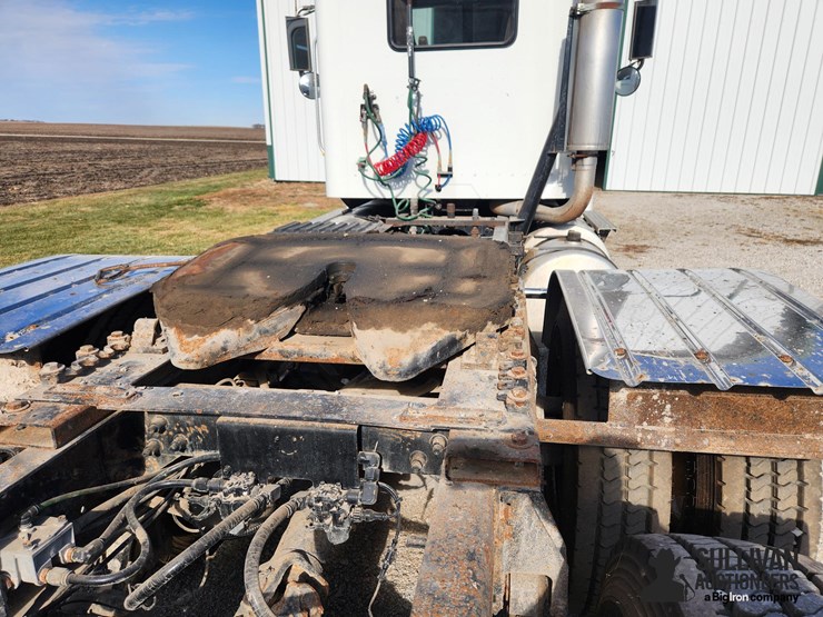 2007-international-9400i-t/a-truck-tractor-image-17