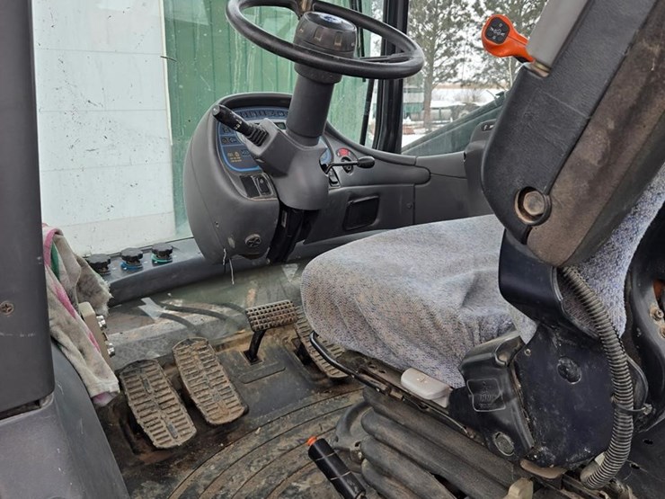 new-holland-tv145-image-17