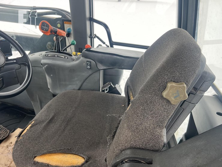 new-holland-tv140-image-44