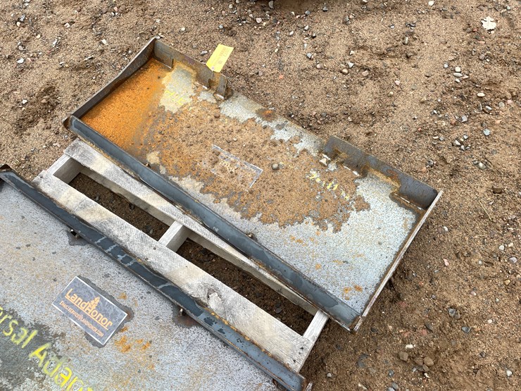 #2072-•-unused-2025-landhonor-skid-steer-universal-adapter-plate-attachment-image-2