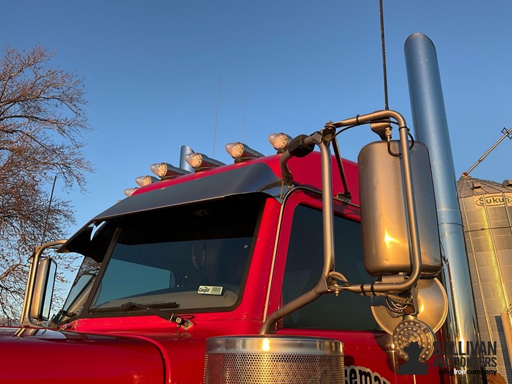 2018-peterbilt-389-image-17