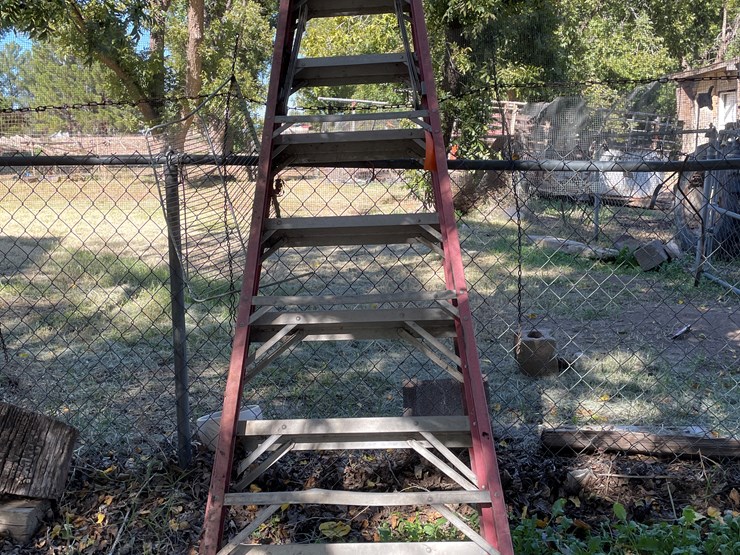 #3705-•-10'-step-ladder-image-1