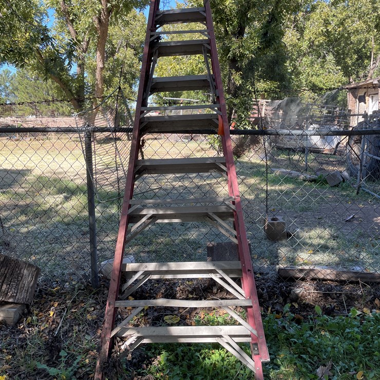 #3705 • 10' Step Ladder