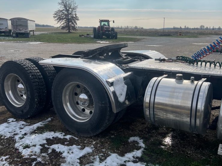 freightliner-columbia-112-image-6