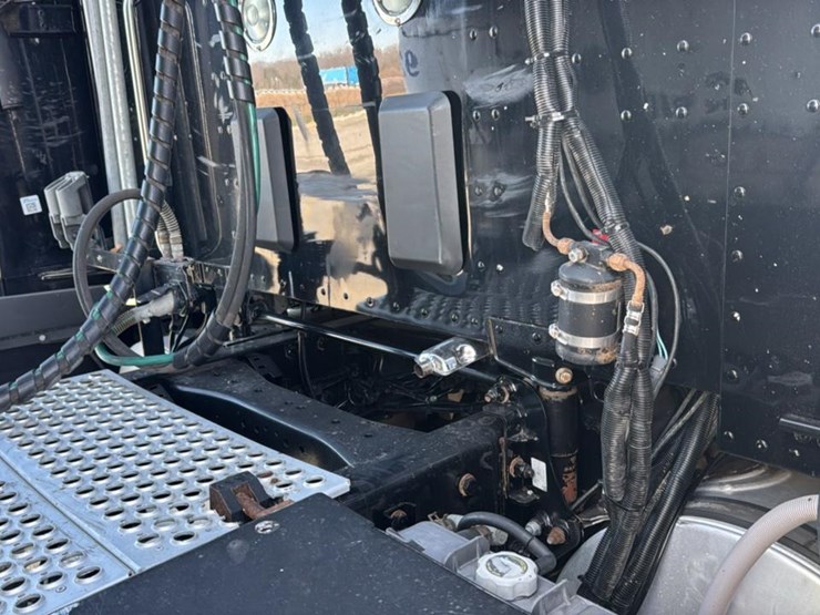 2019-kenworth-t680-image-29