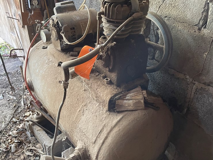 #3720-•-air-compressor-image-3