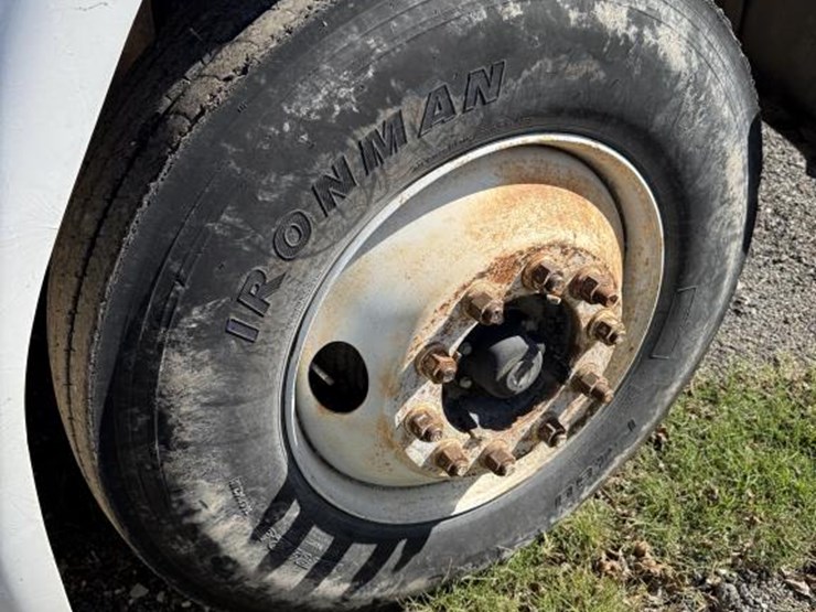 freightliner-fl70-image-14