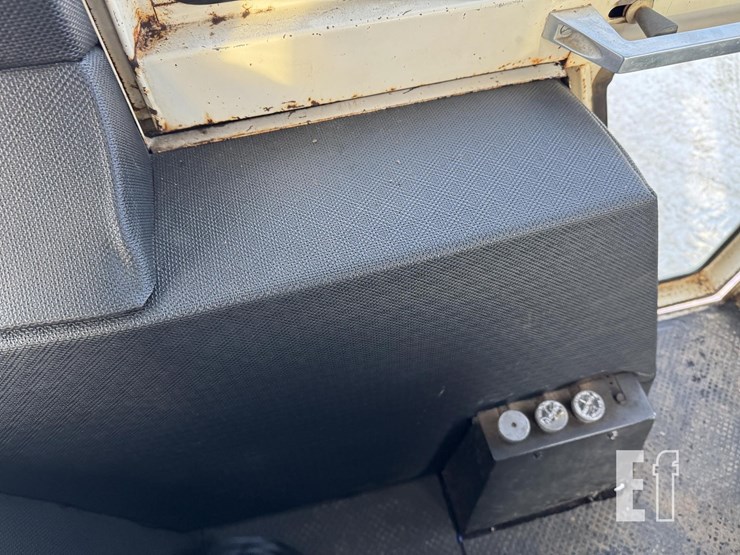 j-i-case-2290-image-59