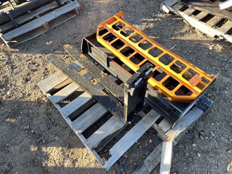 #2061-•-unused-2025-landhonor-pallet-fork-attachment-image-4