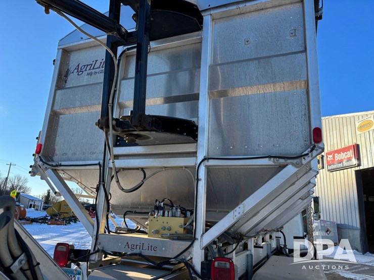 international-4900-image-42