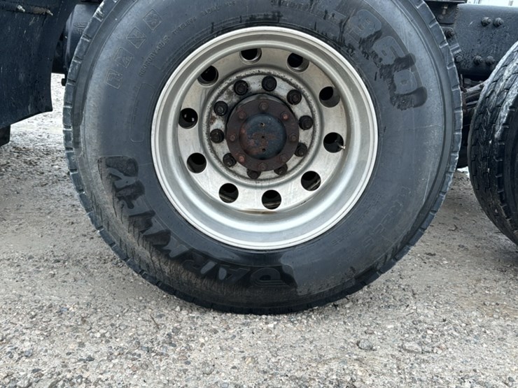 2006-peterbilt-379-image-11