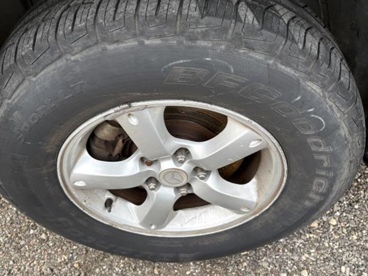 mazda-tribute-image-10