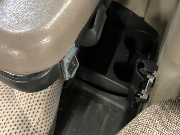 2010-john-deere-8295r-image-25