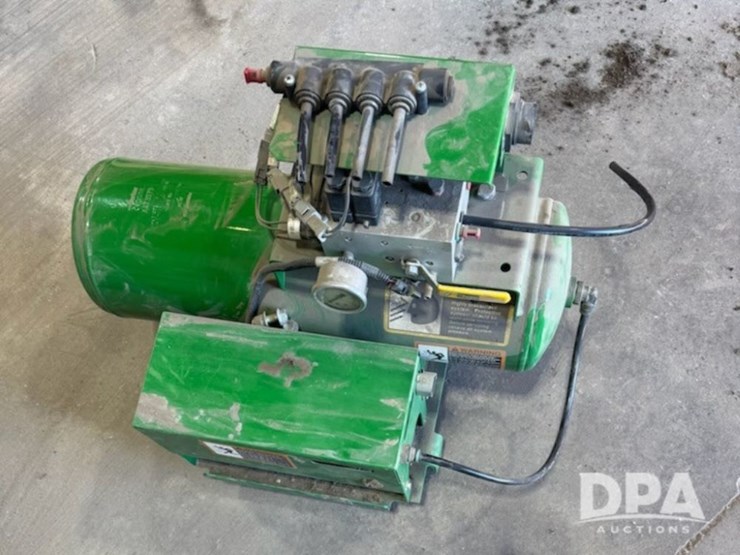 john-deere-planter-air-compressor-(jm712)-image-1