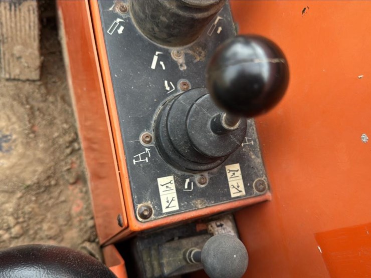 #107-•-2015-jlg-6042-telehandler-image-27