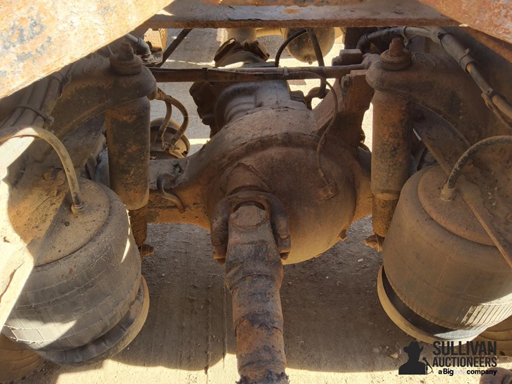 2013-peterbilt-388-image-11