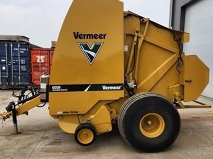 2022-vermeer-605n-cornstalk-special-image-2