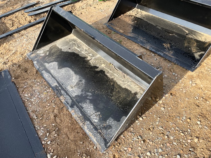 #2011-•-bucket-attachment-image-2