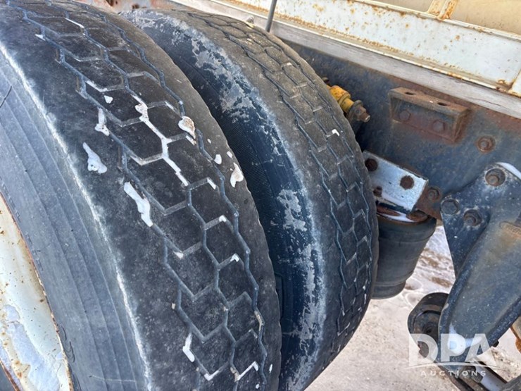 1998-freightliner-fl80-image-54