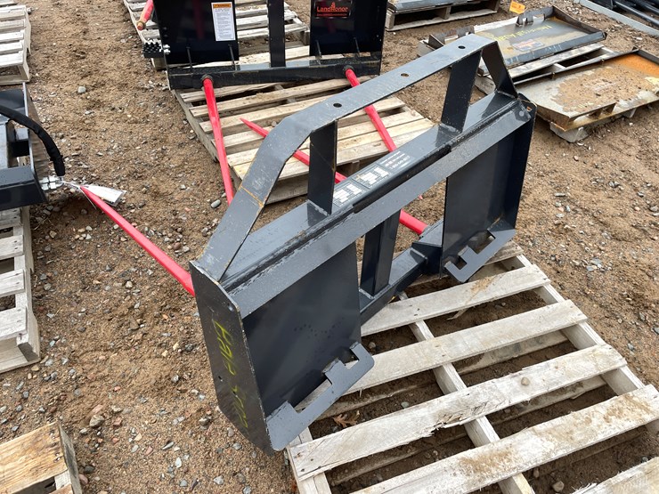 #2066-•-unused-2025-landhonor-skid-steer-bale-spear-attachment-image-3